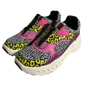 UGG Safari Zip Platform Sneaker Size 9